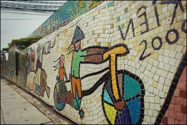 1077px-Hanoi_Ceramic_Mosaic_Mural_(14564194560)